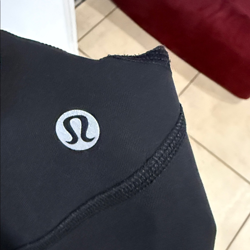 Lululemon Pace Rival Crop 22" Black Luxtreme Leggings Size 4 - Picture 3 of 9